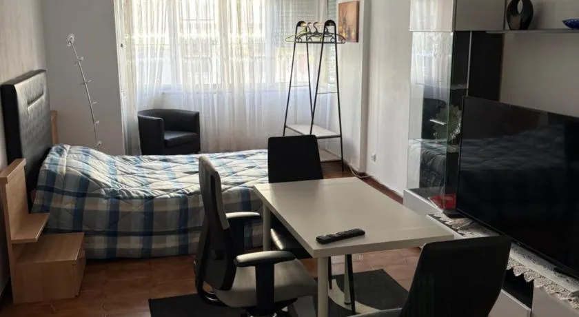 Quarto de Casal Acolhedor - Image 1