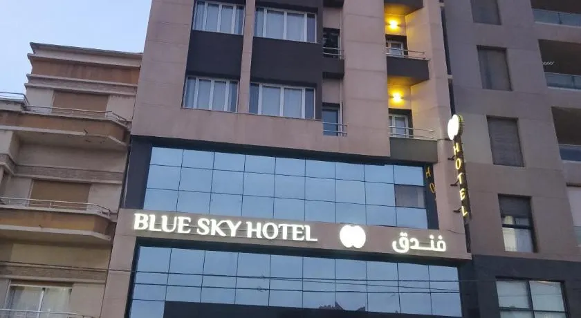 Blue sky hotel - Image 1