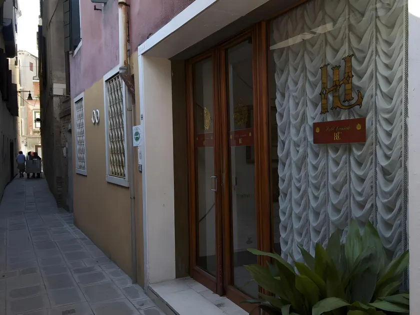 Hotel Leonardo - Image 1