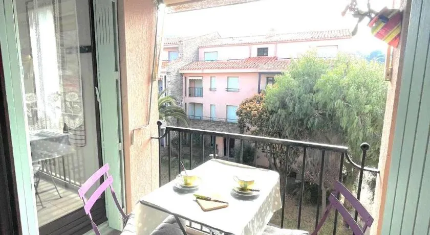 4PA109 Appartement F2 résidence avec piscine parking et cours de tennis - Image 1