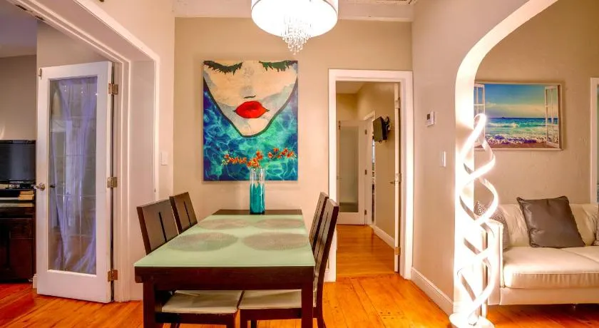 Entire luxurious gated House with front & backyard 10min drive to Miami beach  - Image 1
