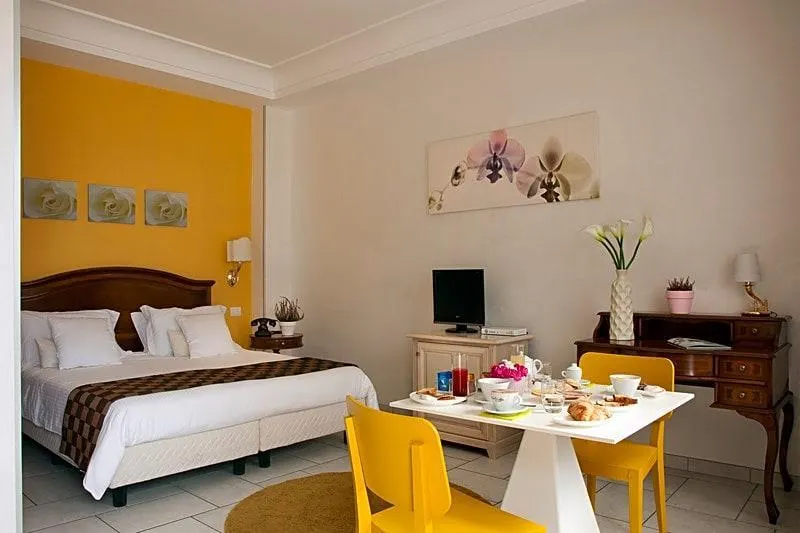 Andris Hotel - Image 1