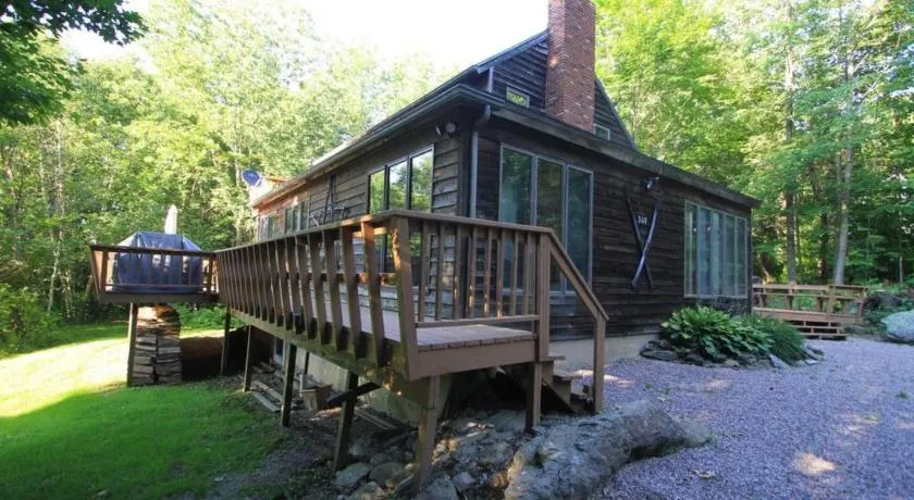 Quaint Stowe Cabin - Image 1