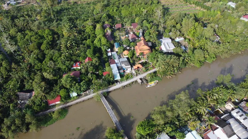 Brown House Resort - Image 1