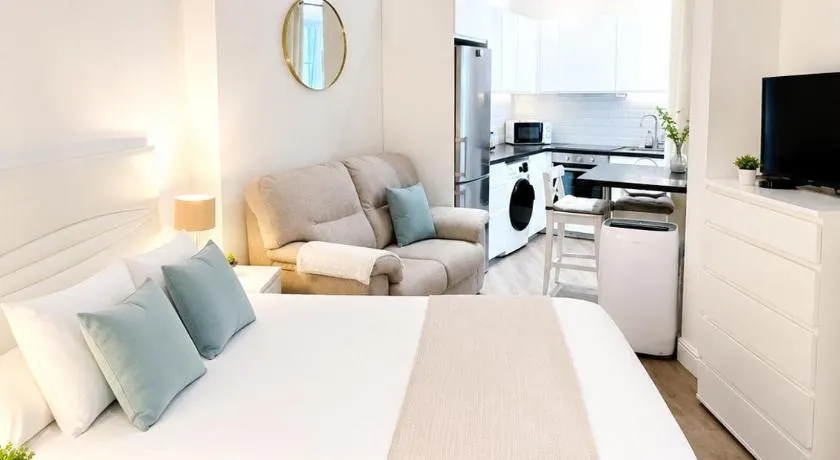 Grand Central House - Deluxe Studio - GibraltarStay Apartments - Image 1