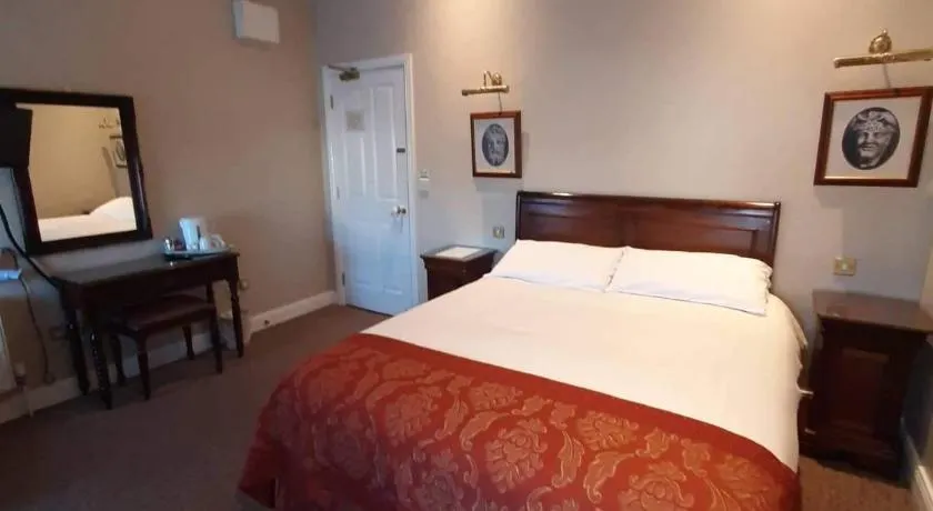 JBs Bar & Guest Accommodation - Image 1