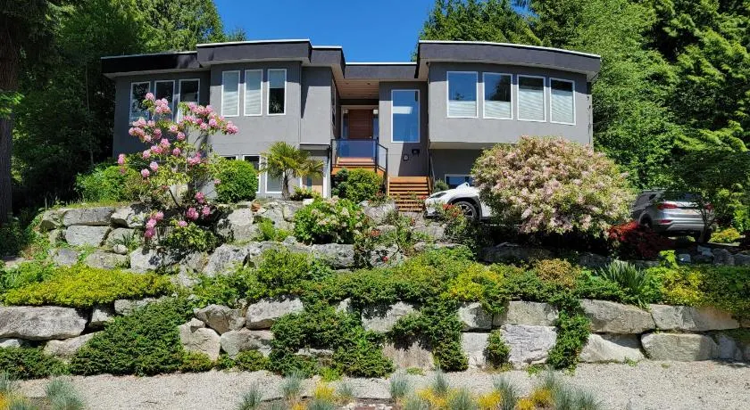 Modern Coastal 2BR Retreat with Hot Tub in Vancouver BC - Image 1