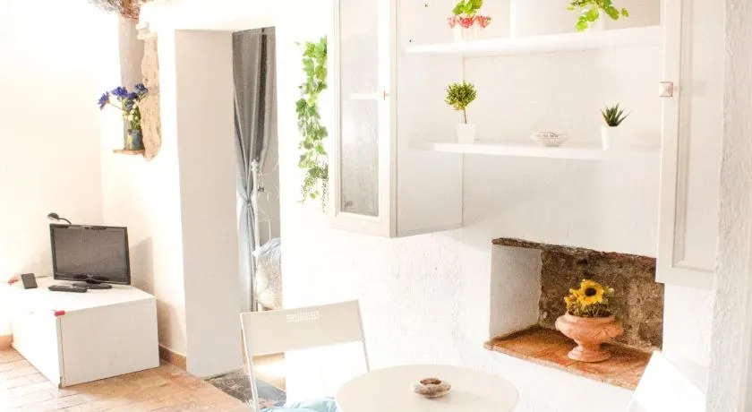 Casa nella roccia - Image 1