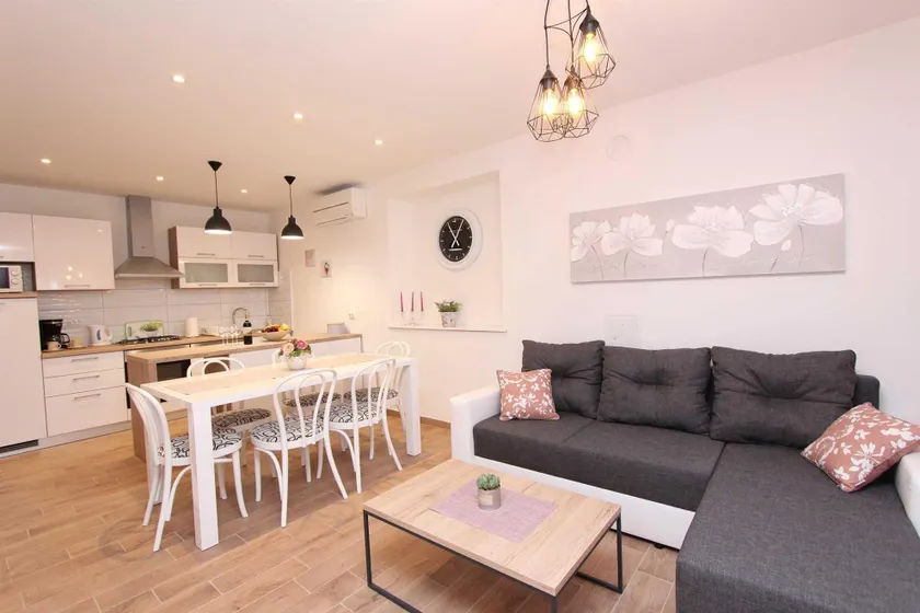MILOTIC Two-Bedroom Apartment (A4) - Image 1