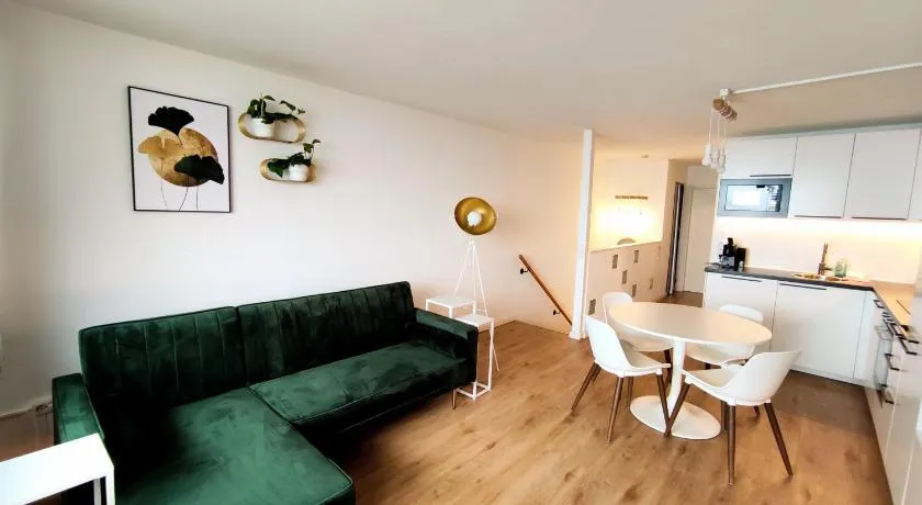 2-Zimmer Wohnung, Pools, Sauna und Balkon - Image 1