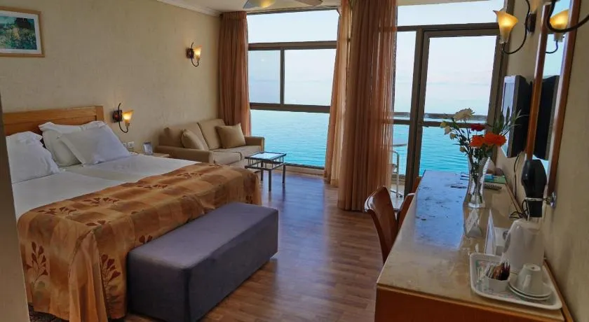Ron Beach Hotel - Image 1