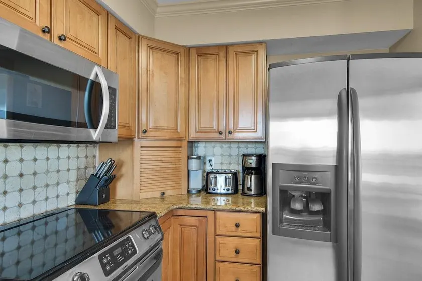 Tristan Towers #5C - Image 1