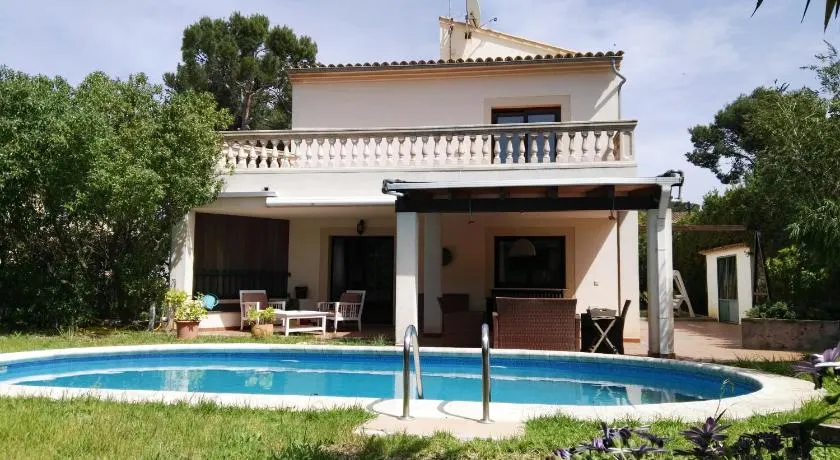 Dream House - Image 1