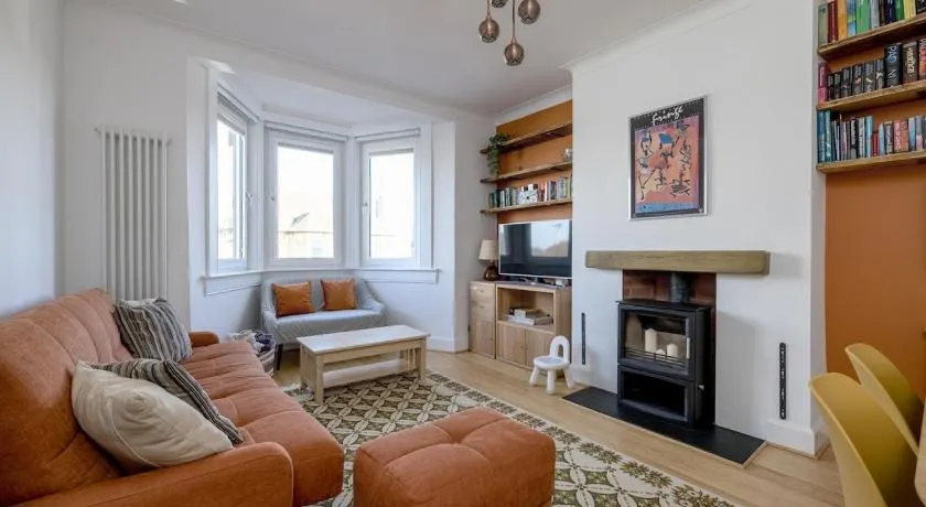 Barnton Grove Getaway - Image 1