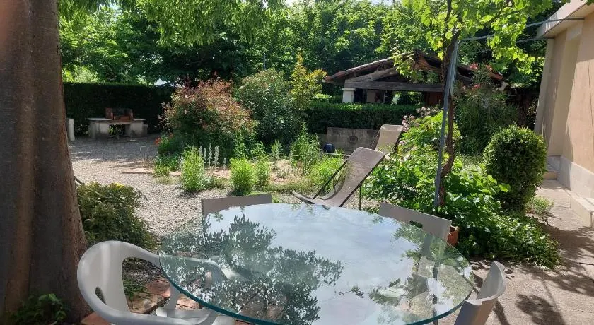 Charmante maison avec jardin - Image 1