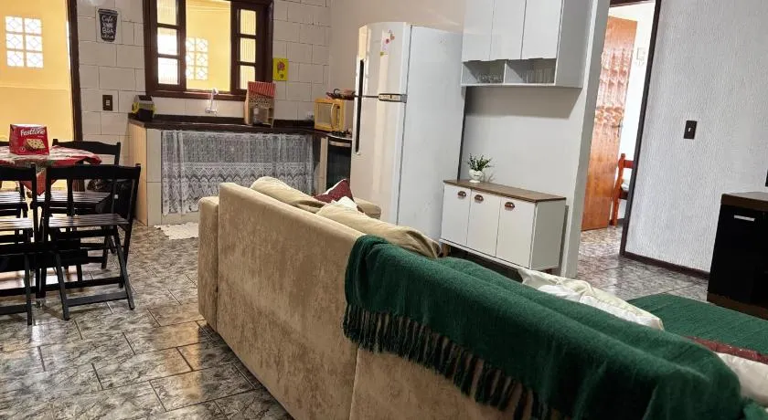 Amplo apartamento próximo ao mar, Praia de Leste - Image 1