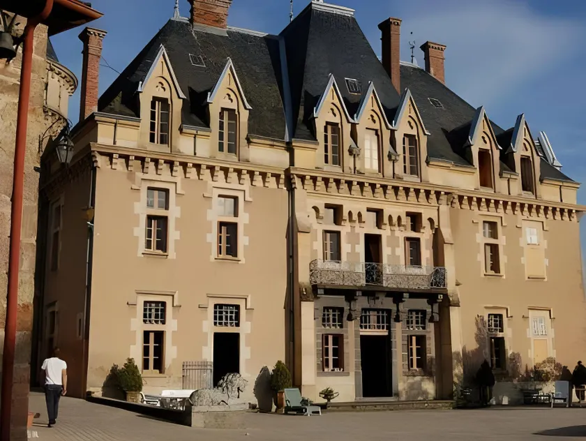 Chateau d'Urbilhac - Image 1