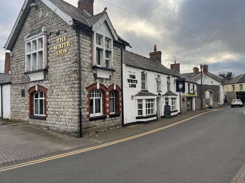 The White Hart - Image 1