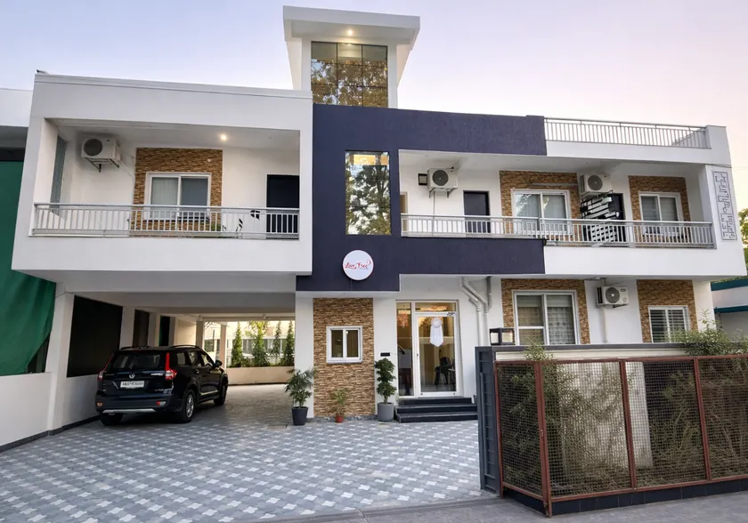 Live Free Hostel Dehradun - Image 1