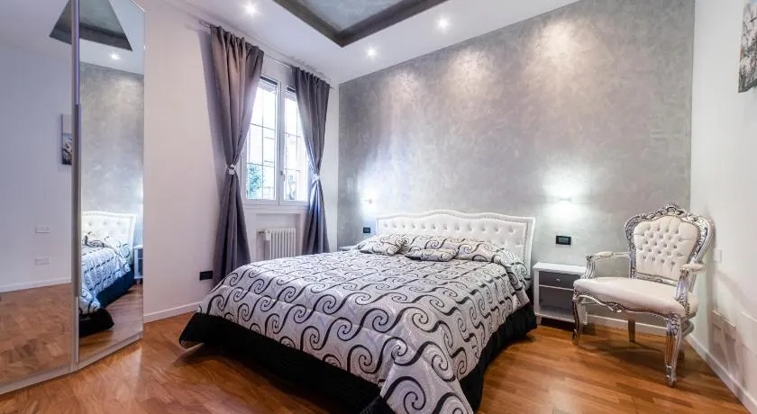 FASHION APARTMENT SILVER Bologna - Image 1