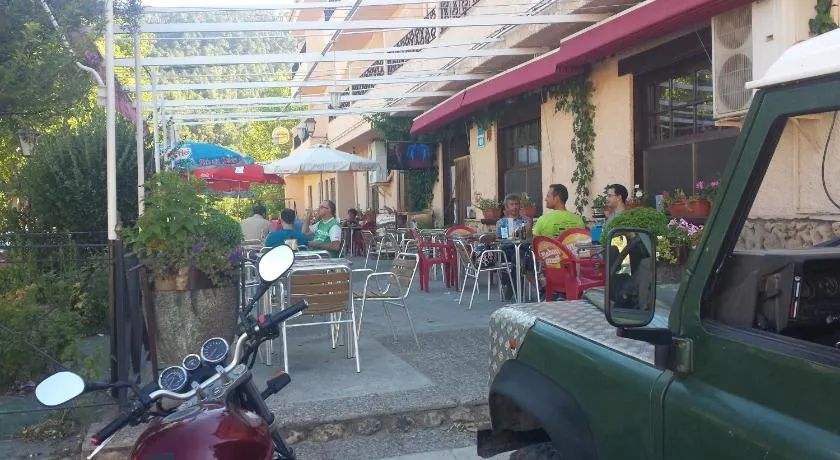 Hostal Restaurante Los Bronces - Image 1