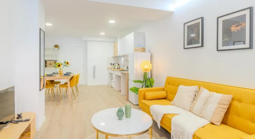 Casa Girasol - Spacious Stay Near Valencia Center - Image 1