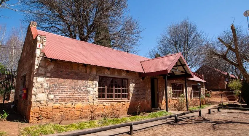 Crimson Cottage - Image 1