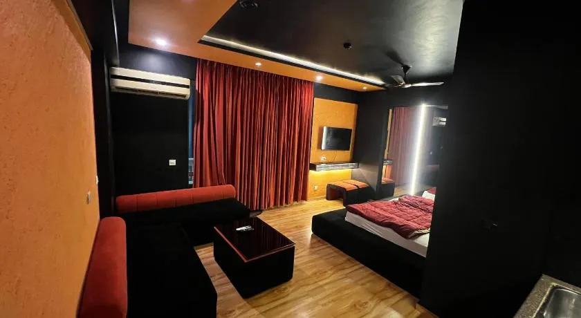 Urban Stay Dlf my Pad - Image 1