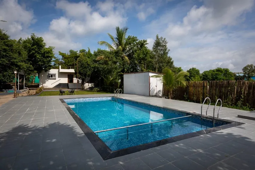 CosmicStays Casa Ivory - Luxury Villa w/ Pvt Pool - Image 1