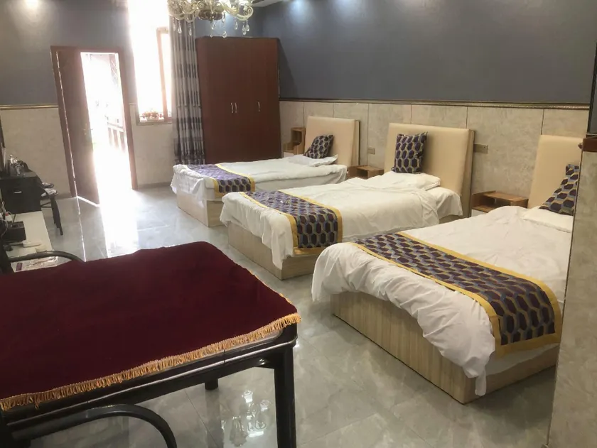 Huaxi Hotel - Image 1