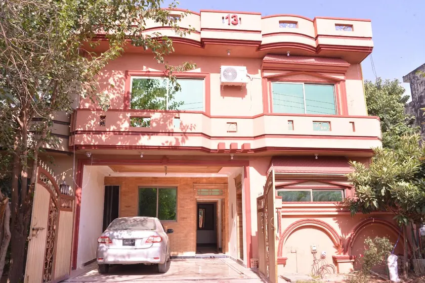 Redbury Guesthouse - Image 1