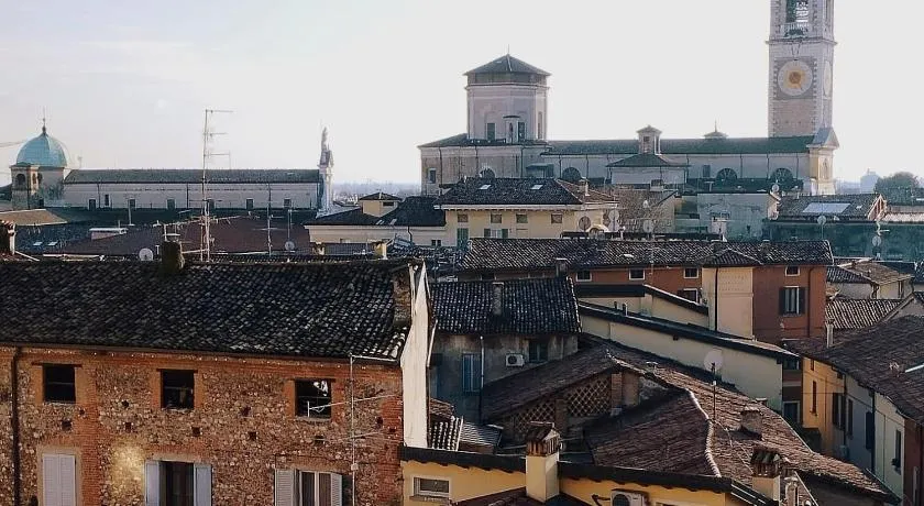 Spacious La Torre Apartment in Chiari near Station & Center Vista Duomo, Sleeps 5 - Image 1