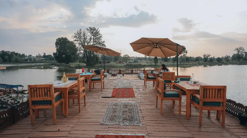 Naaz Kashmir Luxury Houseboat - Image 1