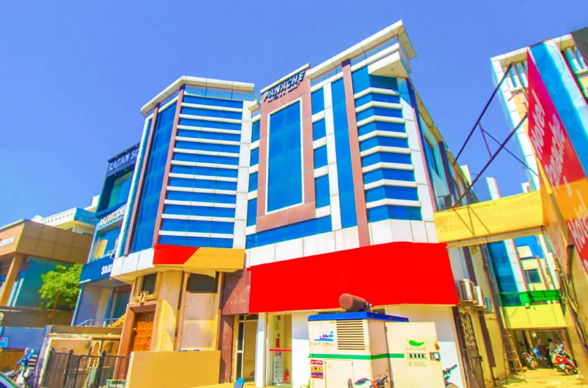 Hotel Panache 500 Mtrs From Shri Krishna Janma bhumi Teample - Image 1
