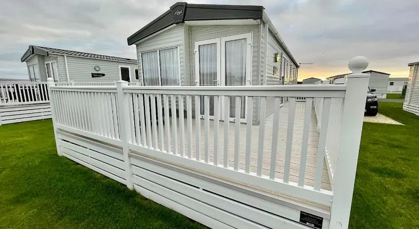 Luxury 3 bedroom caravan between Perranporth and Newquay, Cornwall - Image 1