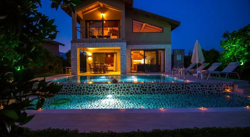 Volans Suites Villas - Image 1