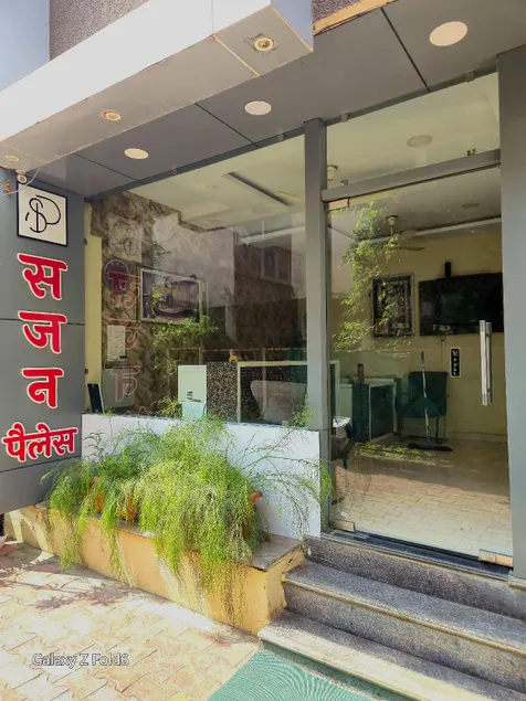 Hotel Sajan Palace - Image 1