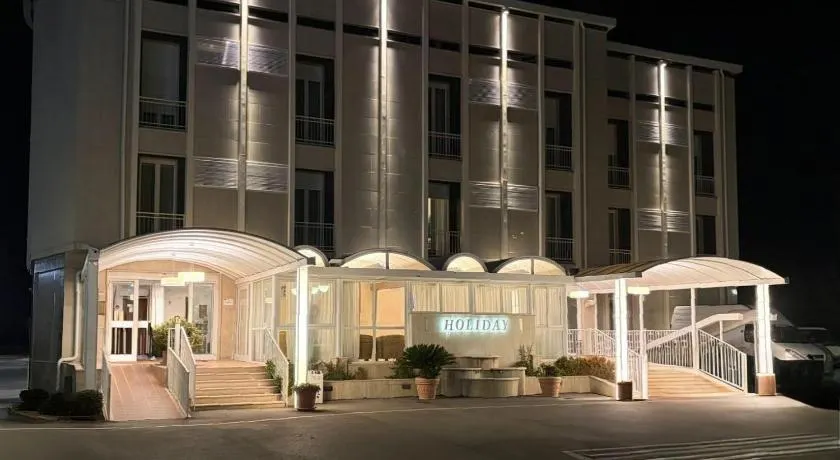 Hotel Holiday - Image 1