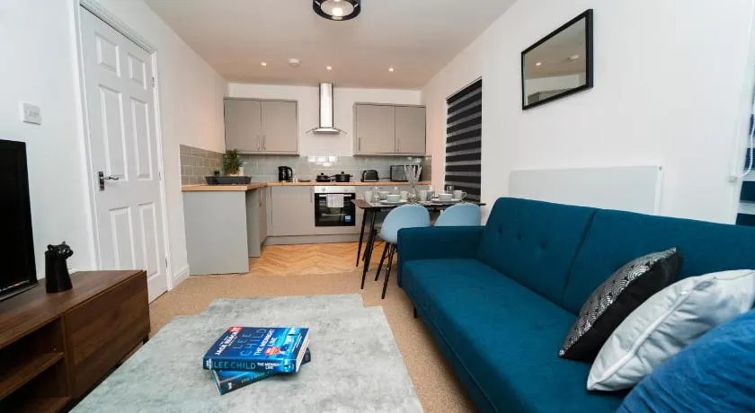 Wigan Town Centre Apartment, Self Check-In, Fast WiFi, Long Stays - Image 1
