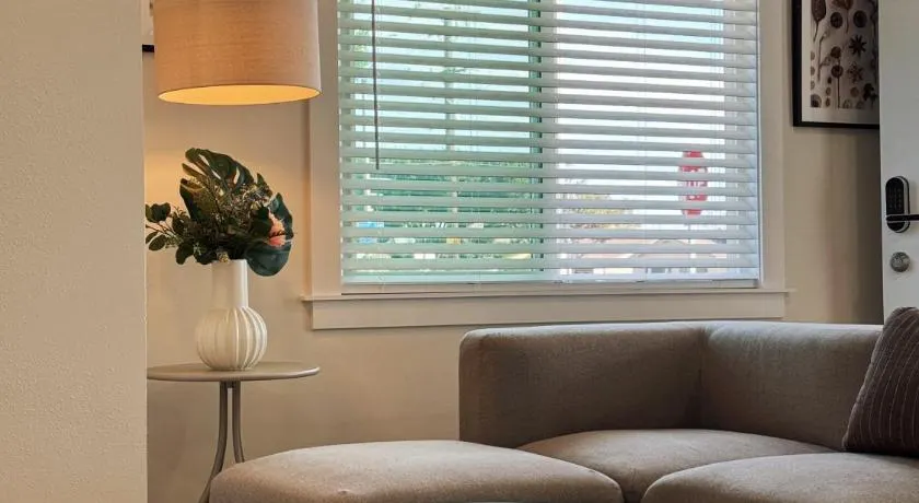 Cozy private Room D in S Central LA - Image 1