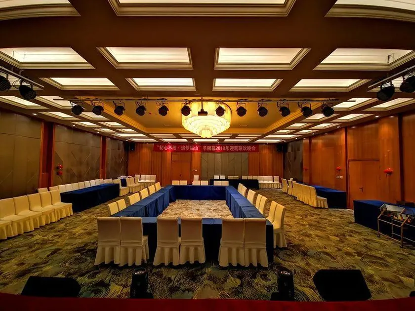 Yang Shi Mu Resort Hotel - Image 1