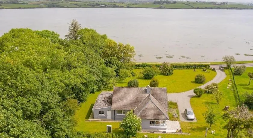 2 BED WATERFRONT PROPERTY - CLOSE TO COURTMACSHERRY - Image 1