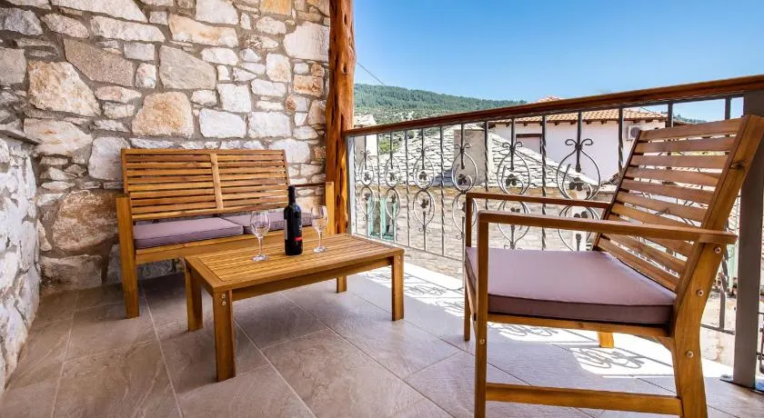 Theros Easy Living - Image 1