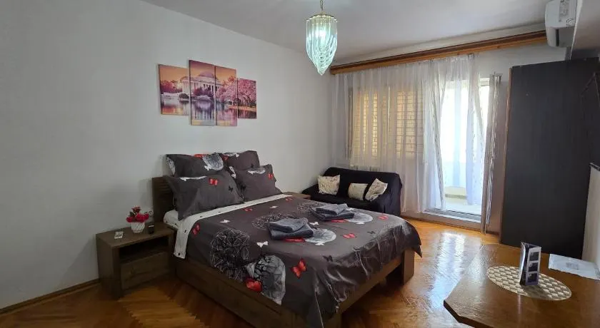 Central Residence - Image 1
