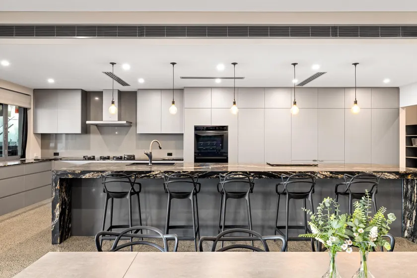 Striking Luxury Home With Garden & BBQ - Image 1