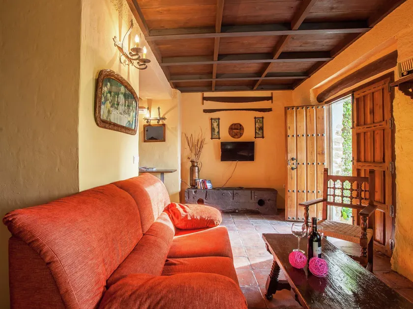 Farmhouse in Fuentes de Cesna near Iznajar - Image 1