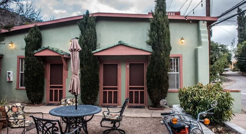 Jonquil Motel - Image 1