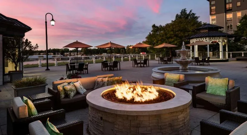 Courtyard by Marriott Portland North - Image 1