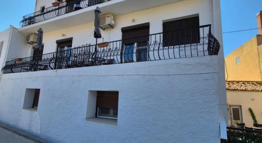 Kostas Studios Apartments - Ενοικιαζόμενα δωμάτια με κουζινάκι - Image 1