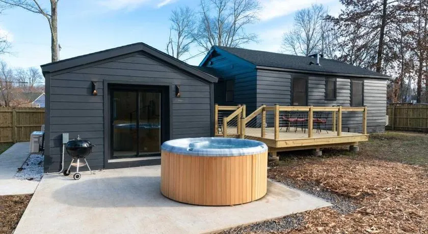 New Paltz Zen Wellness Cabin w/ Hot Tub - Image 1